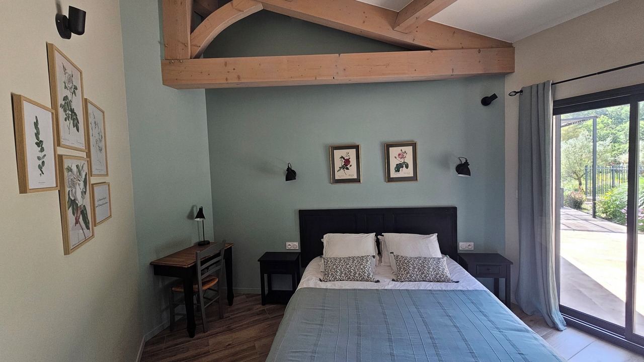 Photo of Bedroom in Meounes-les-Montrieux