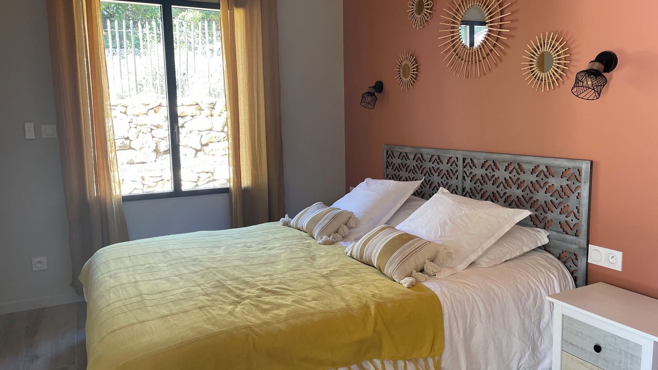 Photo of Bedroom in Meounes-les-Montrieux