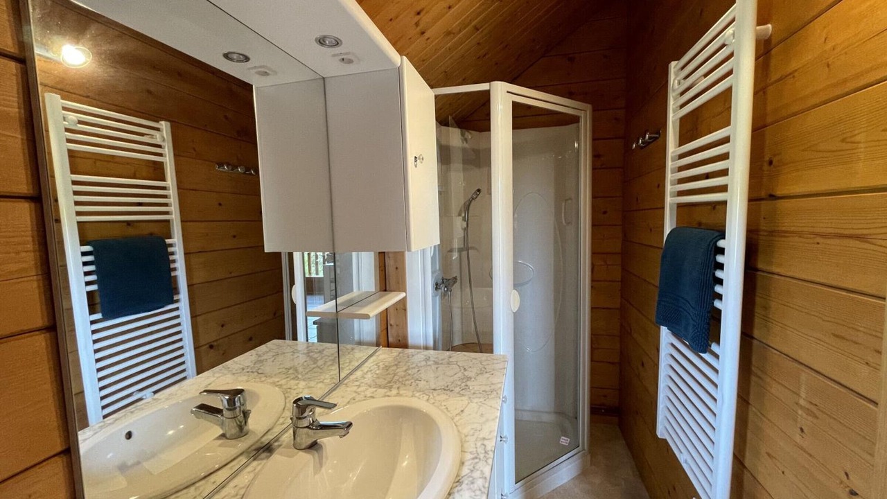 Photo of Bathroom in Saint-Bonnet-Troncais