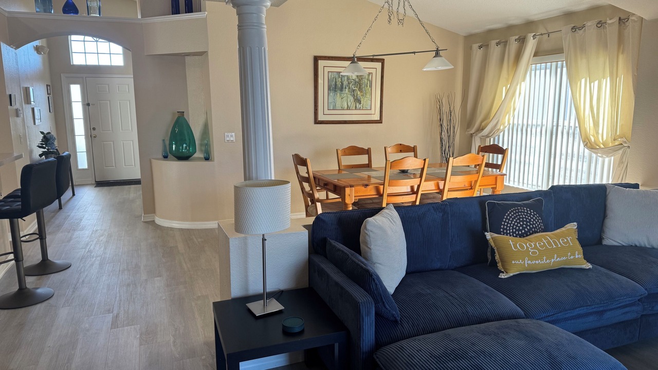 Photo of Livingroom in Eagle Pointe South