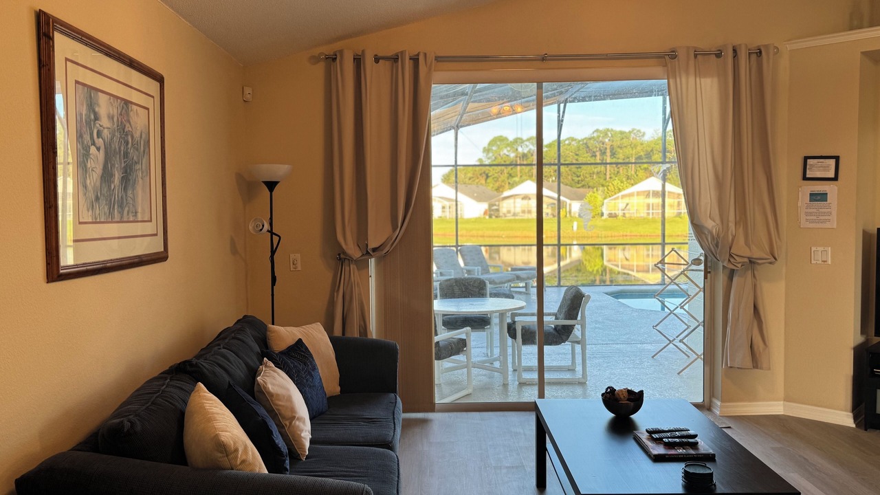 Photo of Livingroom in Eagle Pointe South
