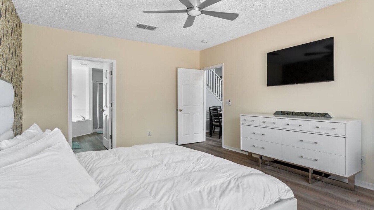 Photo of Bedroom in Seasons