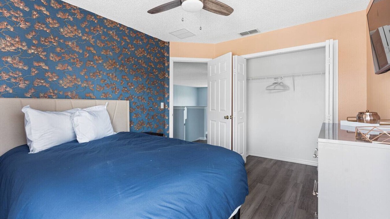 Photo of Bedroom in Seasons
