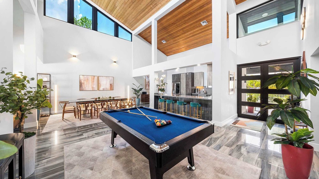 Photo of Livingroom in North Bay Village