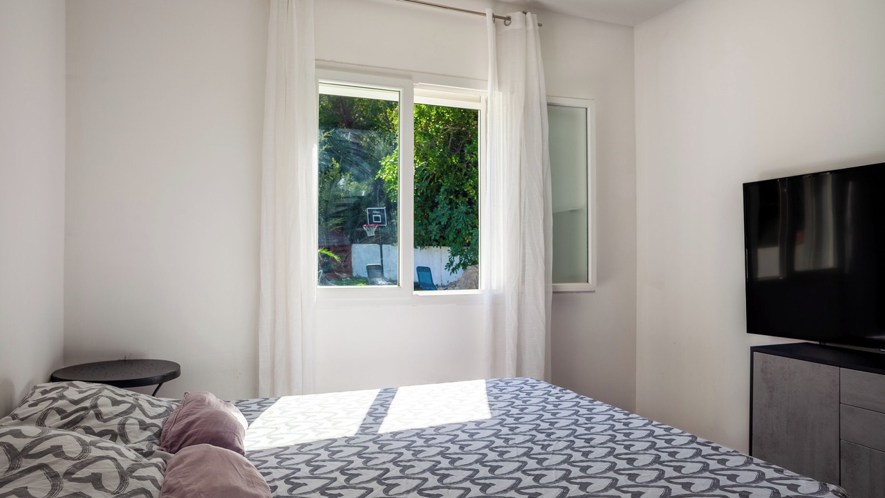 Photo of Bedroom in Meounes-les-Montrieux