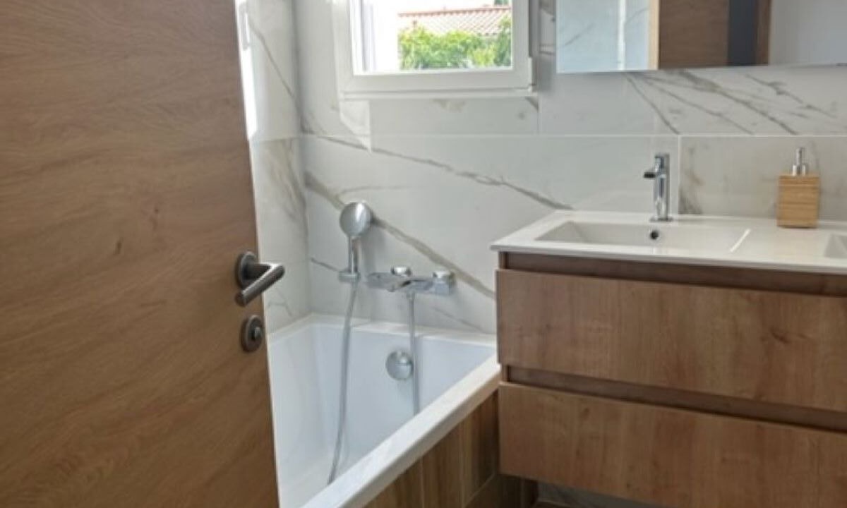 Photo of Bathroom in Flayosc