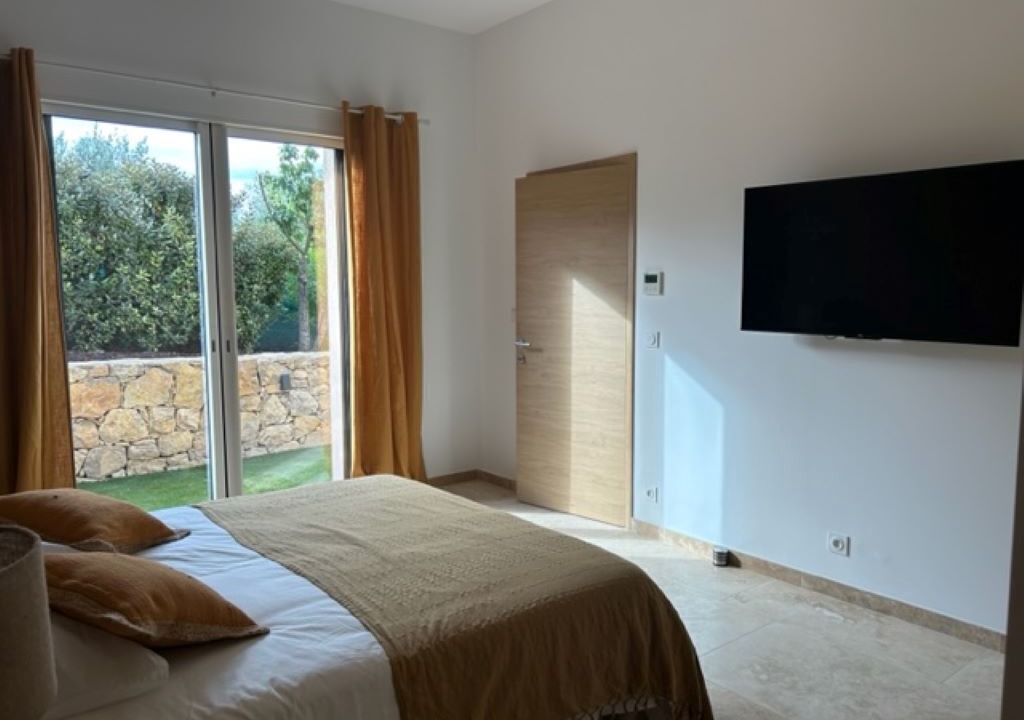 Photo of Bedroom in Flayosc