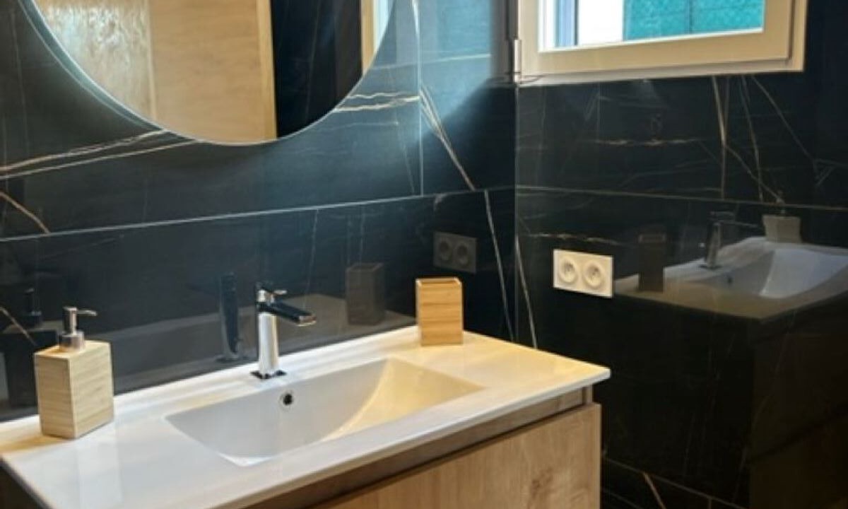Photo of Bathroom in Flayosc