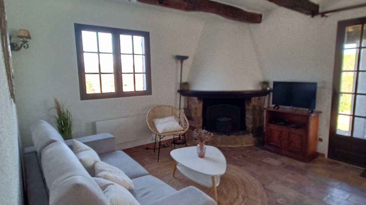 Photo of Livingroom in Montmeyan