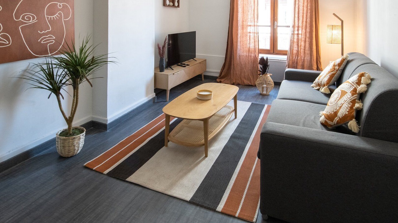 Photo of Livingroom in Republique - Tolstoi