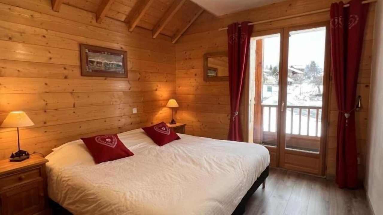 Photo of Bedroom in Albiez-le-Vieux