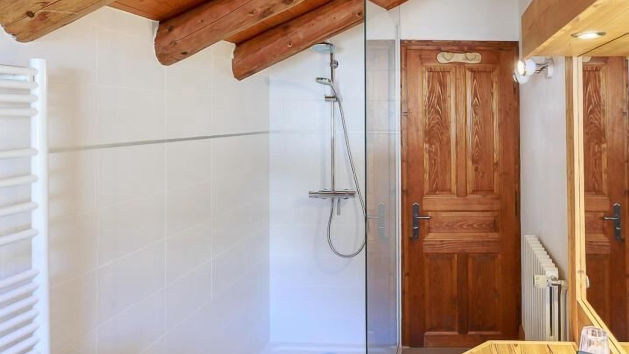 Photo of Bathroom in Crest-Voland