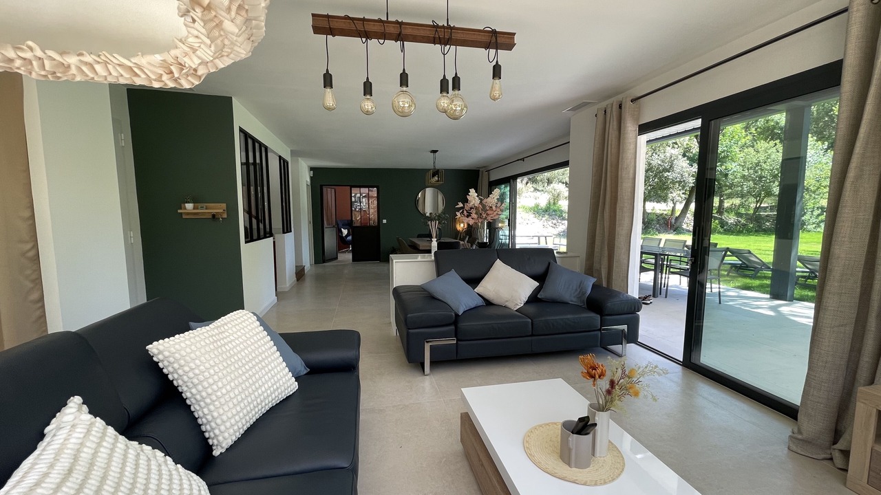 Photo of Livingroom in Meounes-les-Montrieux