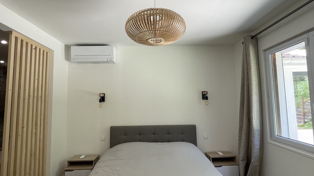 Photo of Bedroom in Meounes-les-Montrieux