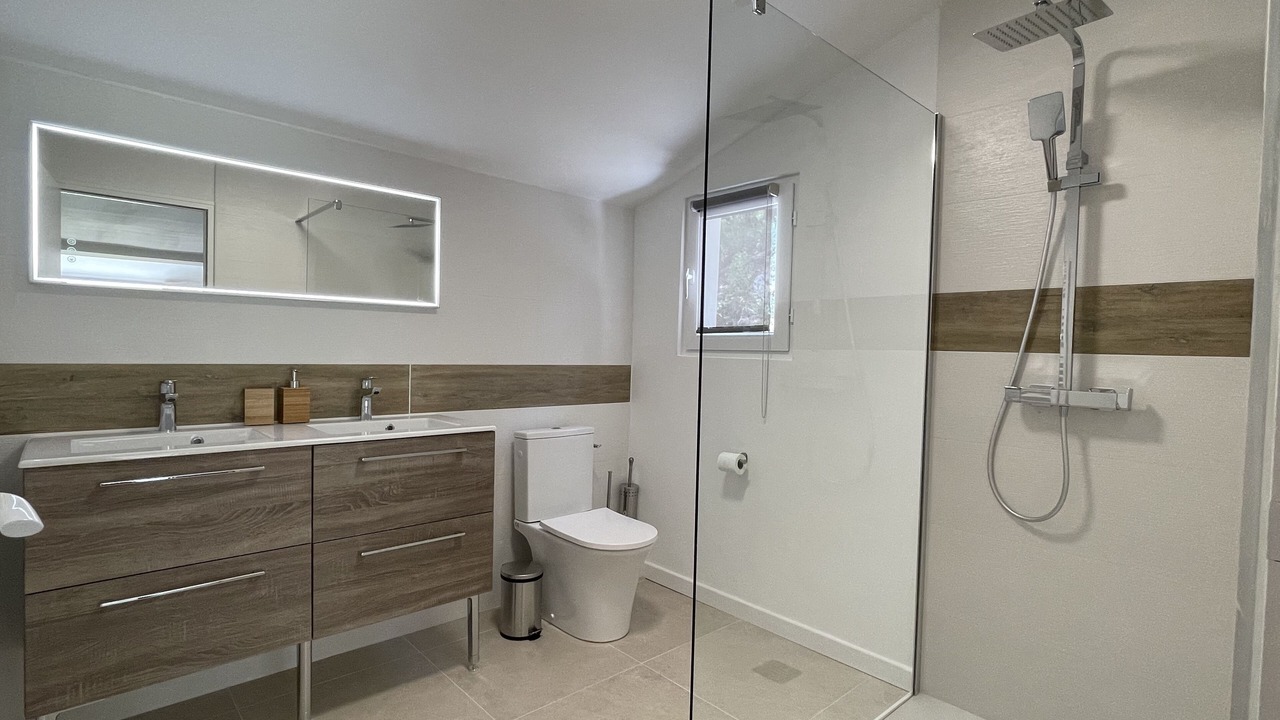 Photo of Bathroom in Meounes-les-Montrieux