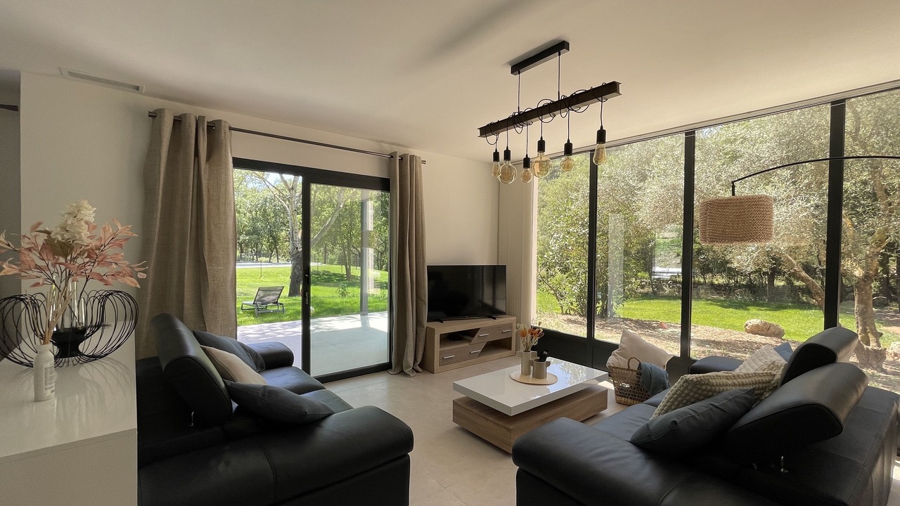 Photo of Livingroom in Meounes-les-Montrieux