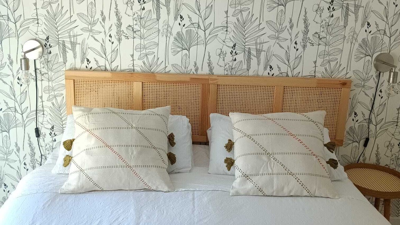 Photo of Bedroom in Puget-Ville