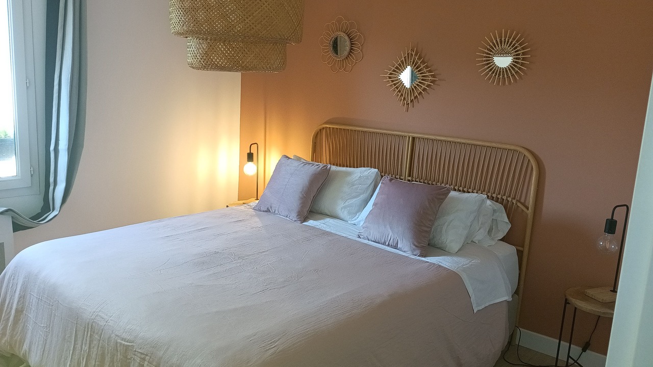 Photo of Bedroom in Puget-Ville