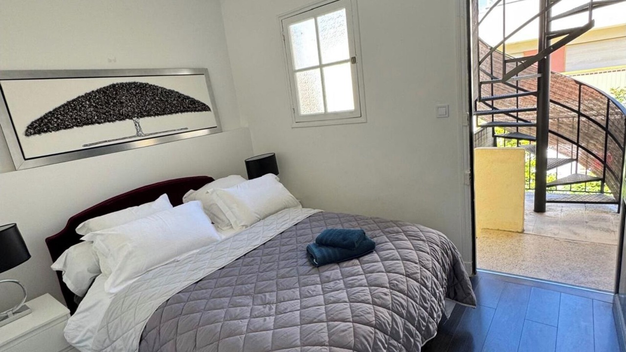 Photo of Bedroom in California - Pezou