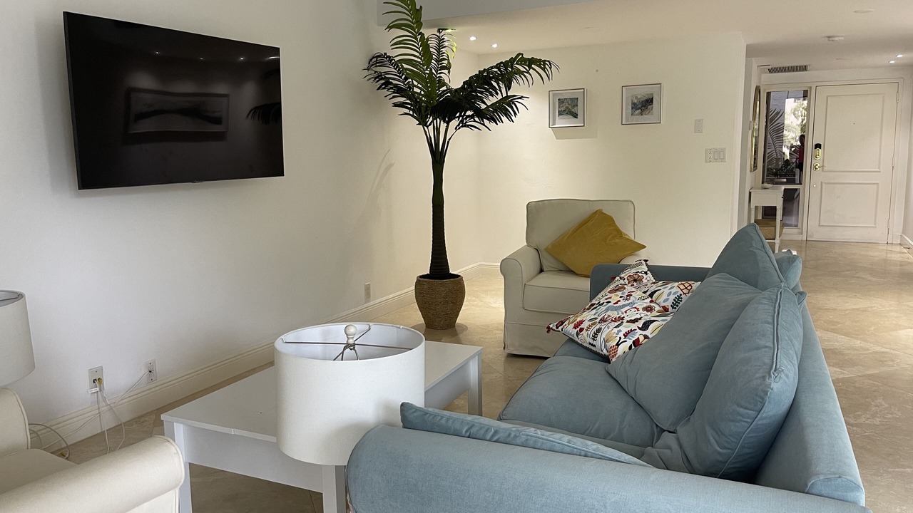 Photo of Livingroom in Key Biscayne