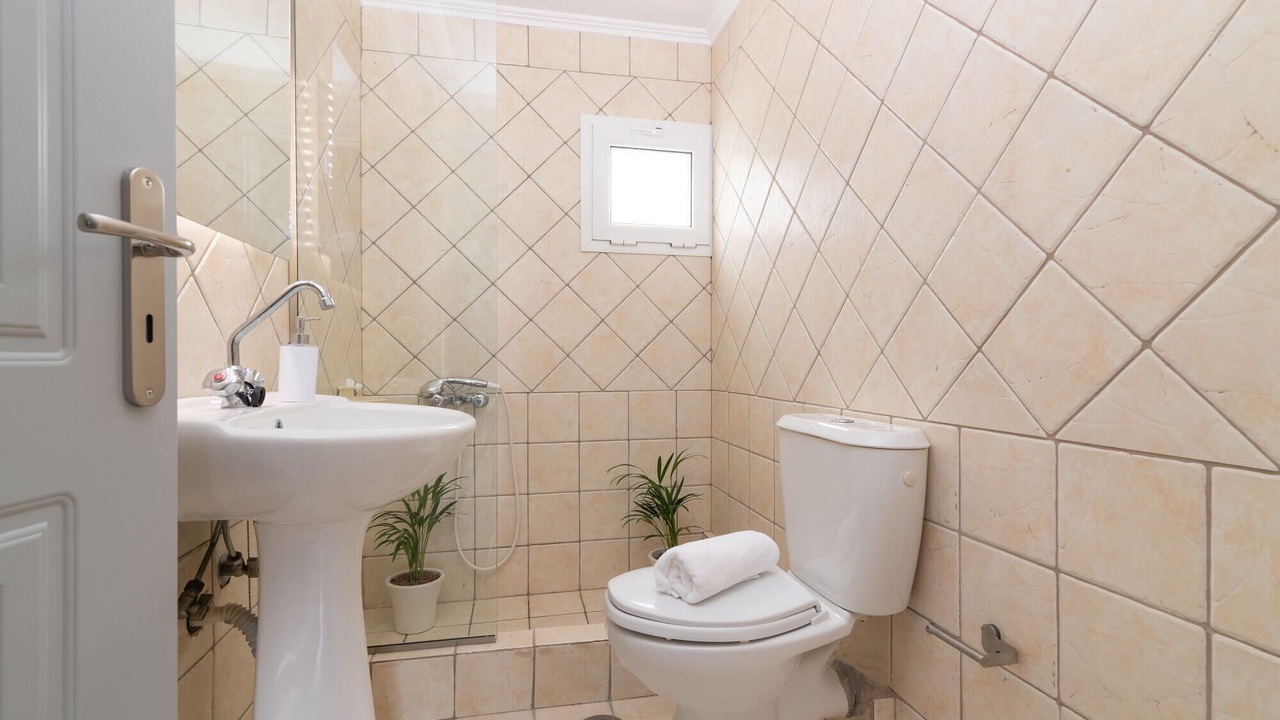 Photo of Bathroom in Neromilos