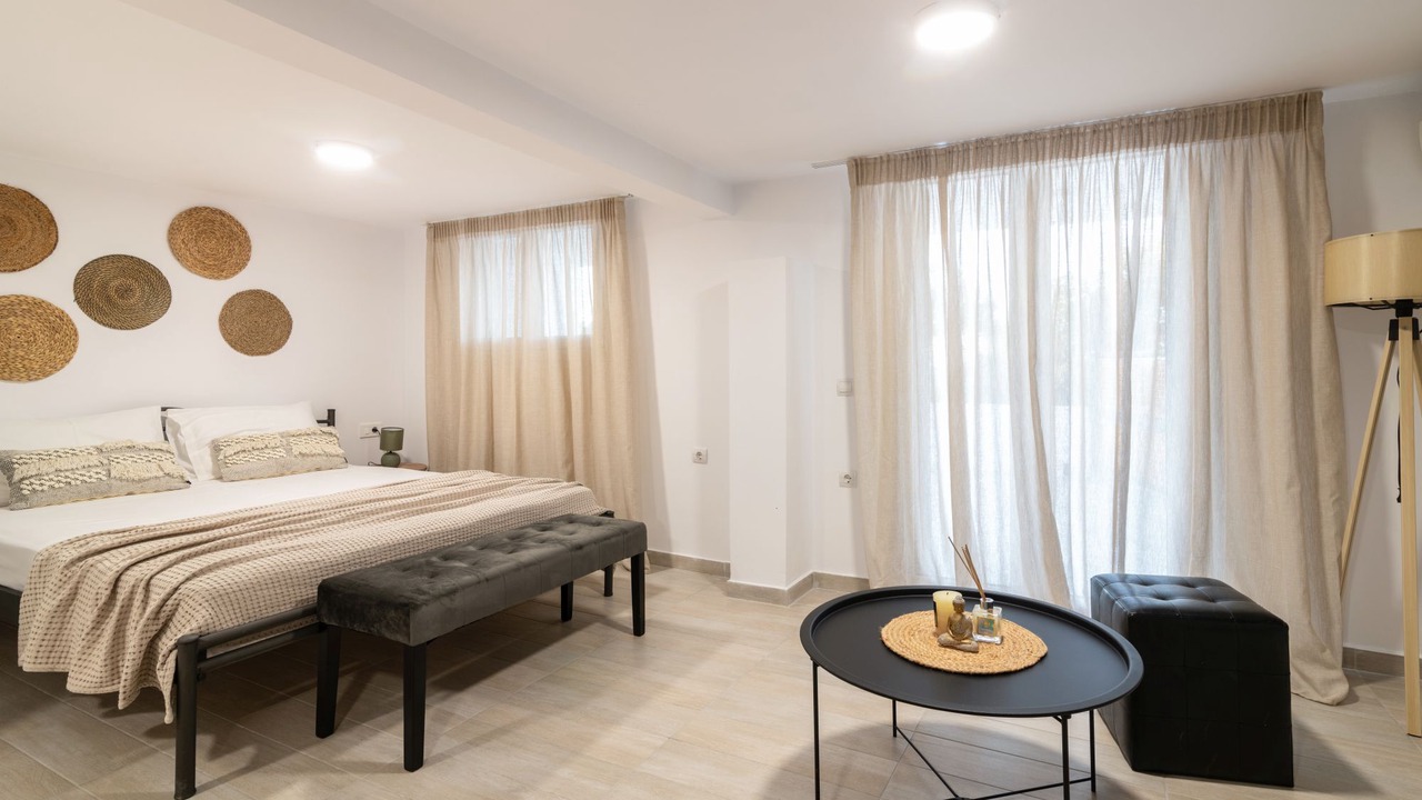 Photo of Bedroom in Neromilos