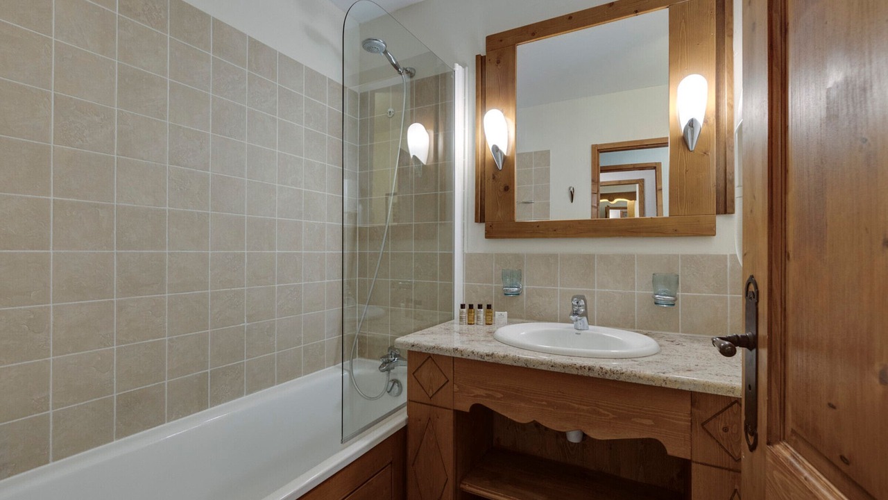 Photo of Bathroom in Arc-1950