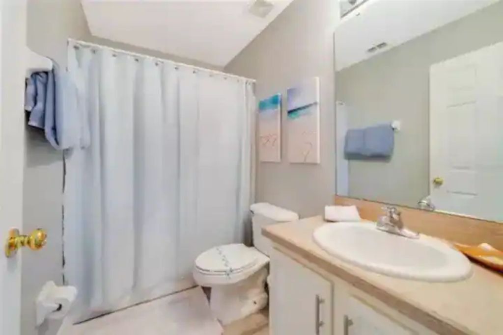 Photo of Bathroom in Thousand Oaks