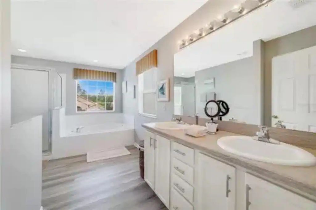 Photo of Bathroom in Thousand Oaks
