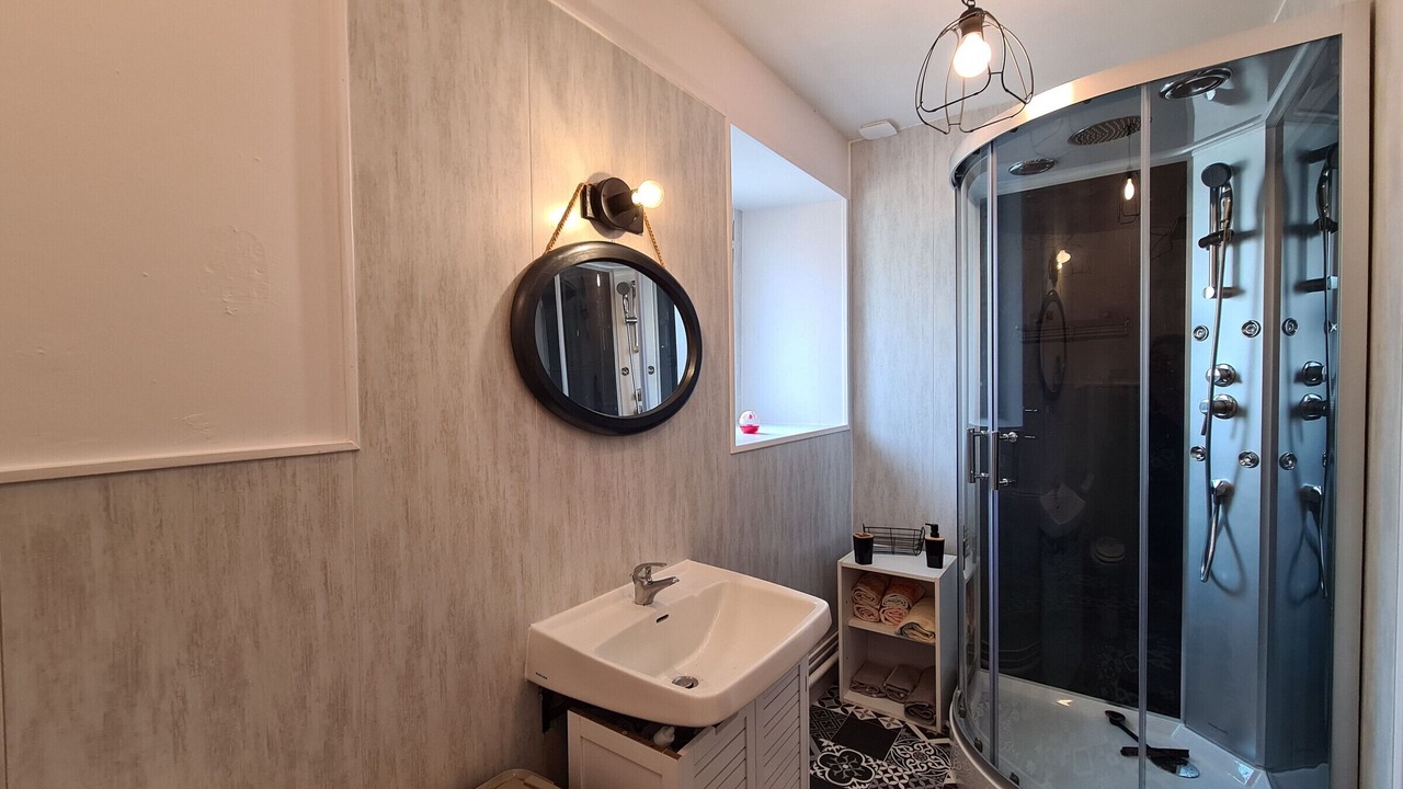 Photo of Bathroom in Verneuil-sur-Igneraie