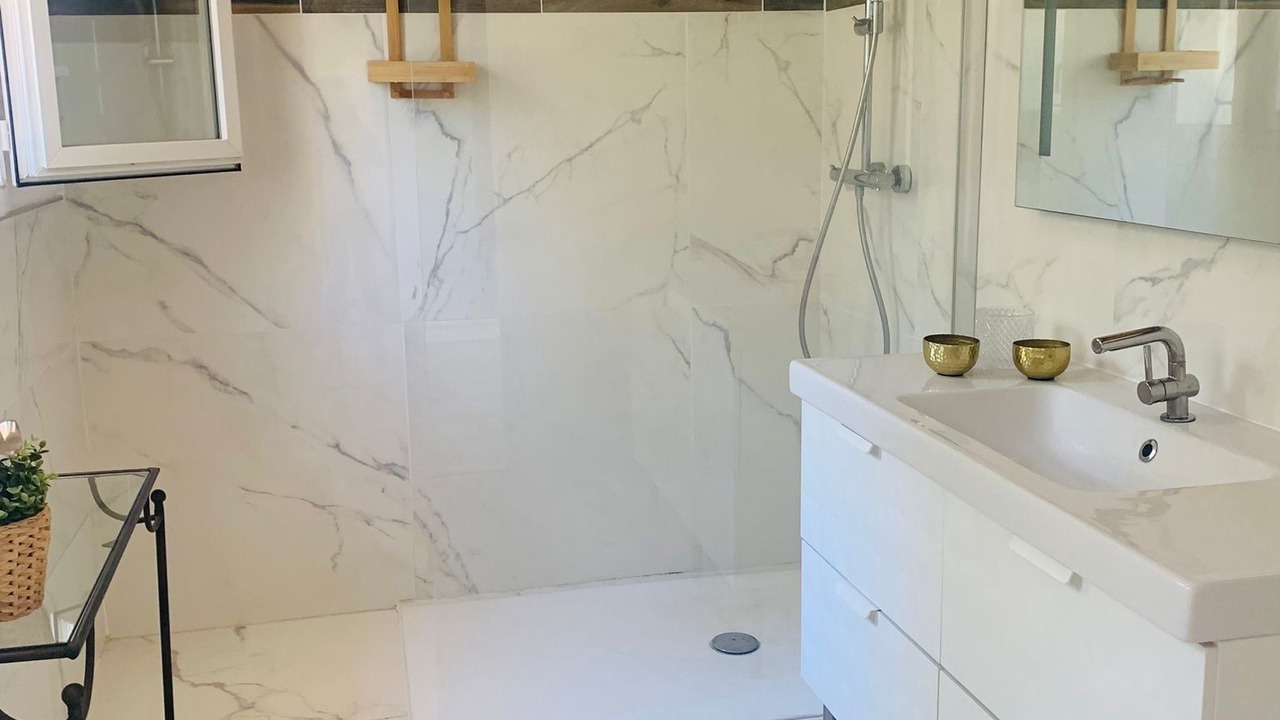 Photo of Bathroom in Chateauneuf-le-Rouge