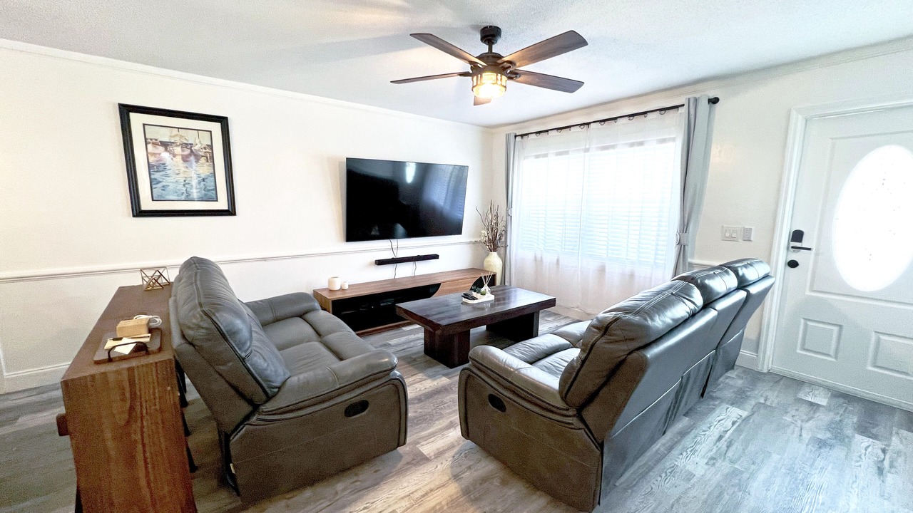 Photo of Livingroom in Camellia Gardens