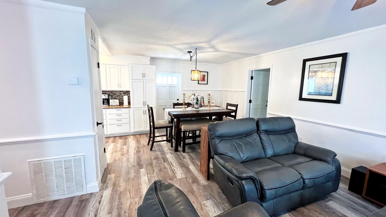 Photo of Livingroom in Camellia Gardens