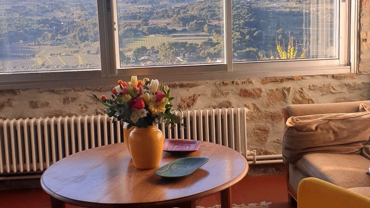 Photo of Livingroom in Village of Castellet