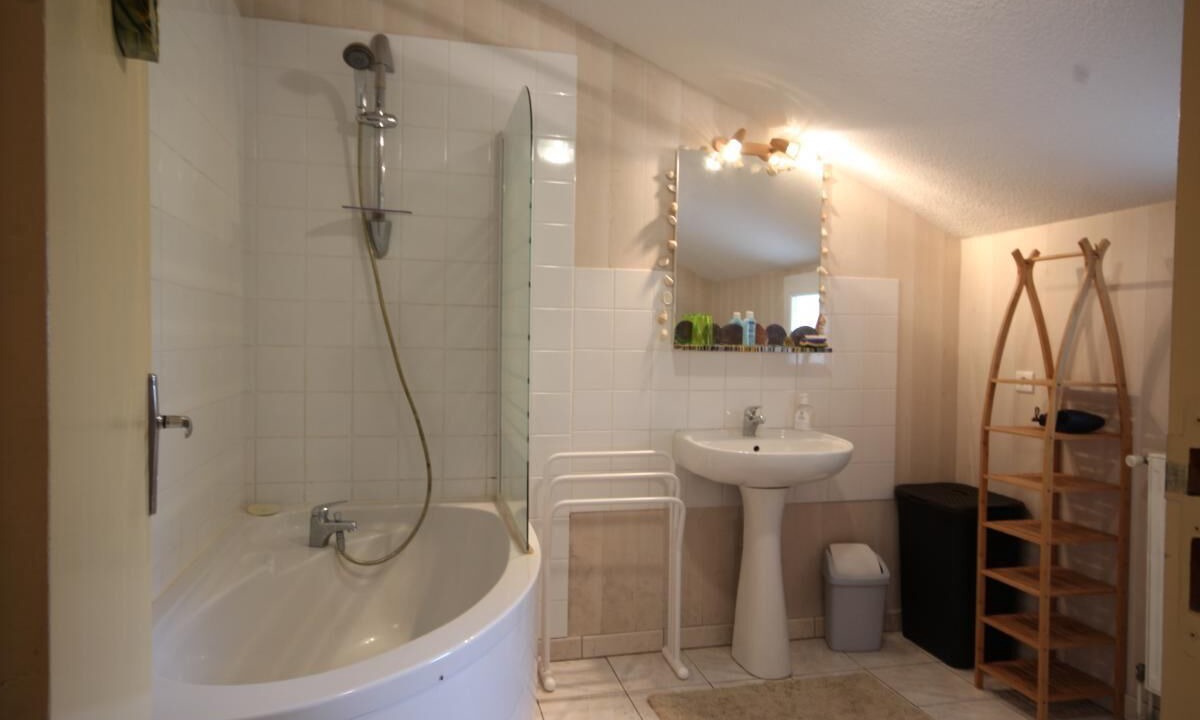 Photo of Bathroom in La Motte-Saint-Jean