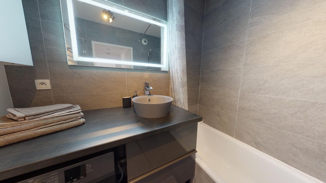 Photo of Bathroom in Republique - Tolstoi