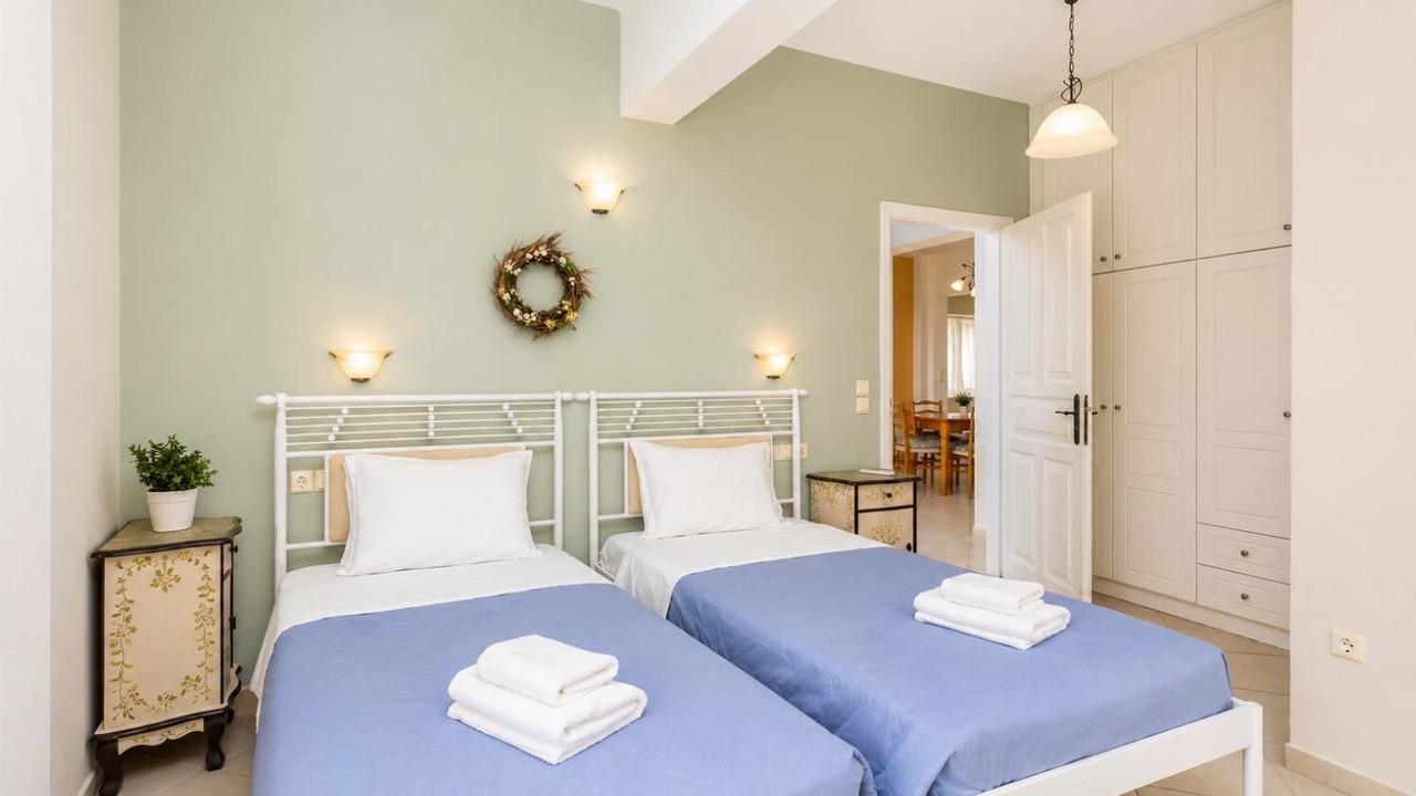 Photo of Bedroom in Petaleia