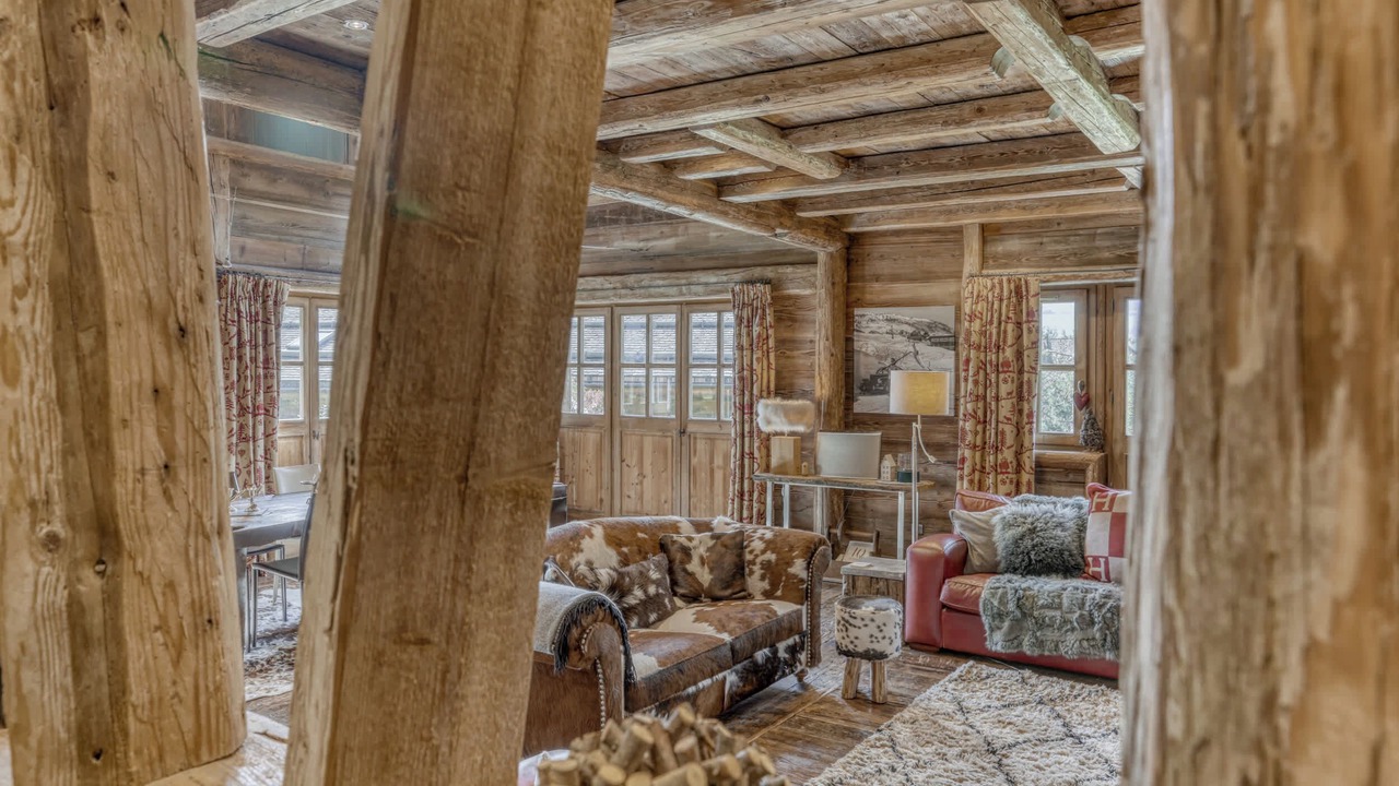 Photo of Livingroom in Demi-Quartier