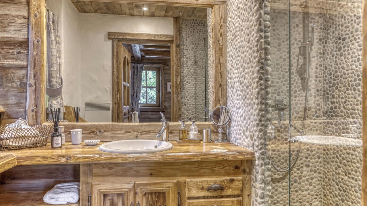 Photo of Bathroom in Demi-Quartier