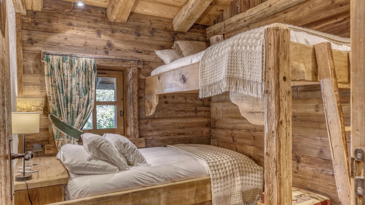 Photo of Bedroom in Demi-Quartier