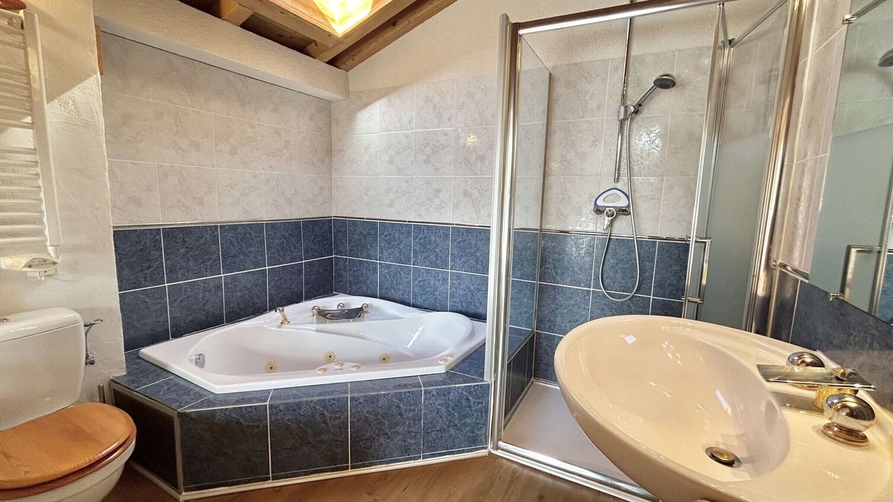 Photo of Bathroom in Demi-Quartier
