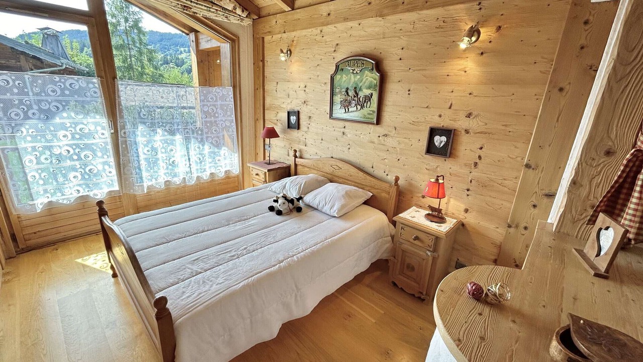 Photo of Bedroom in Demi-Quartier