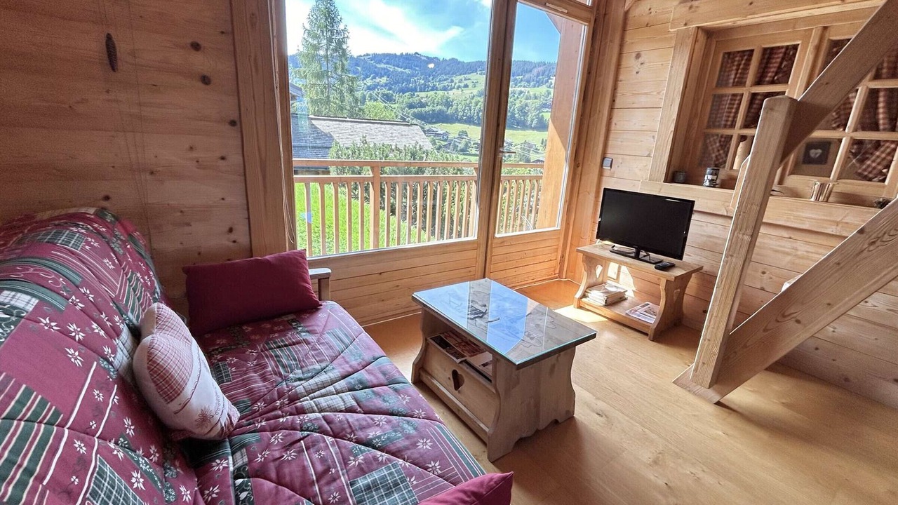 Photo of Livingroom in Demi-Quartier
