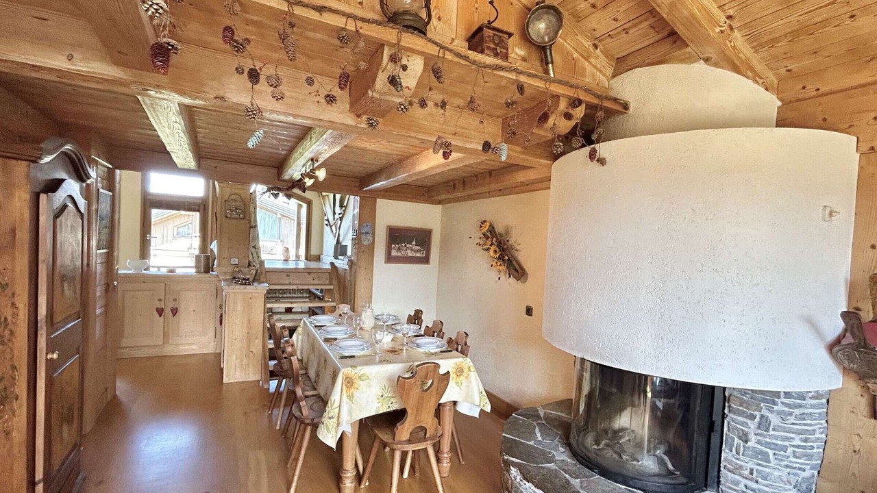Photo of Others in Demi-Quartier