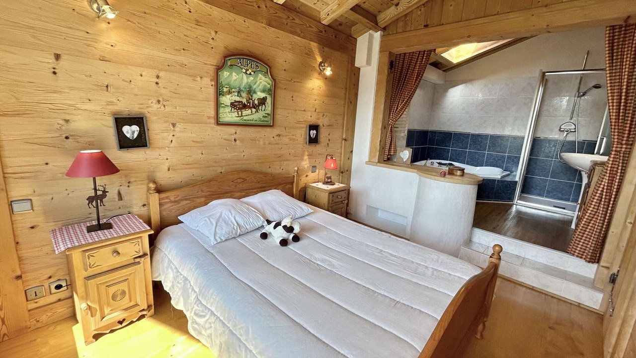 Photo of Bedroom in Demi-Quartier