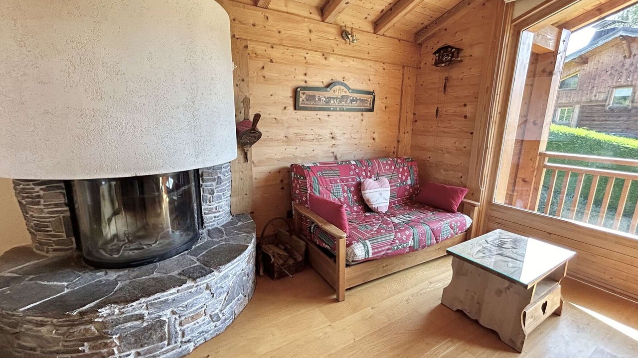Photo of Livingroom in Demi-Quartier