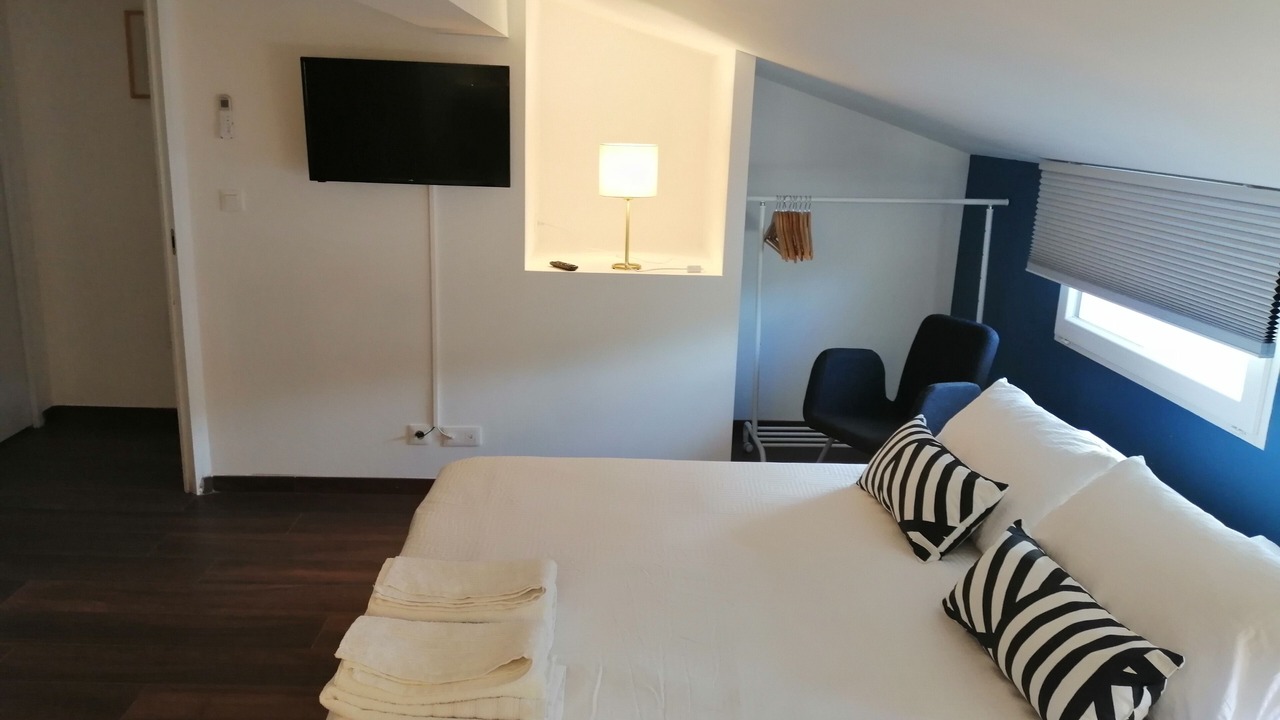 Photo of Bedroom in Puget-Ville