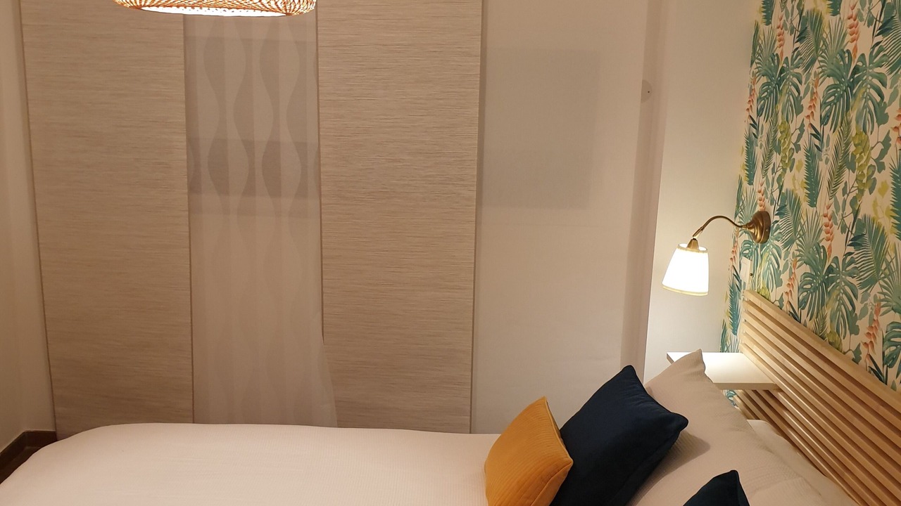 Photo of Bedroom in Puget-Ville