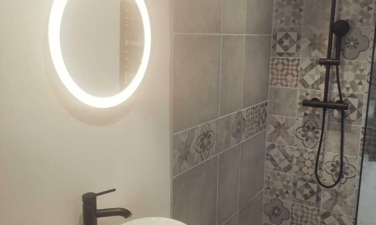 Photo of Bathroom in Puget-Ville