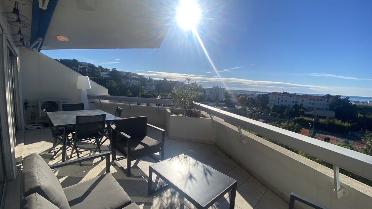 Photo of Outdoor in California - Pezou